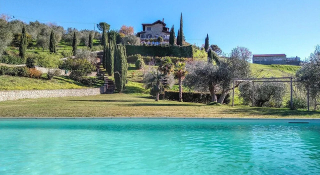 Beautiful Home in Serre With Wifi, 3 Bedrooms and Outdoor Swimming Pool, Book Hotel Serre Campania