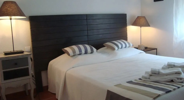 Cyprès et Galets, Book Hotel Peyriac-Minervois Aude