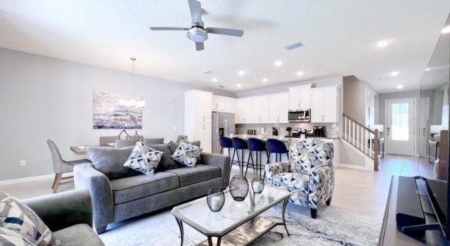 Коттедж Beautiful 5 Bedroom Town Home with Splash Pool 5 Home by RedAwning