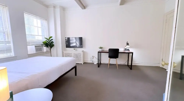 Vintage Studio in Gold Coast - SP 1205, Забронировать Апартаменты/квартира Чикаго Большой Чикаго, рядом с Green City Market