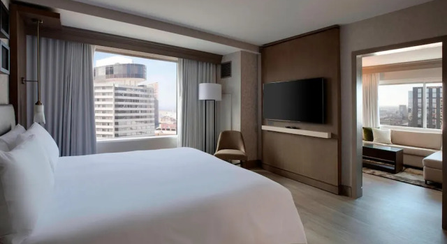 Полулюкс Louisville Marriott Downtown
