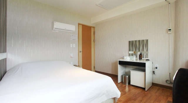 Номер Standard J hotel