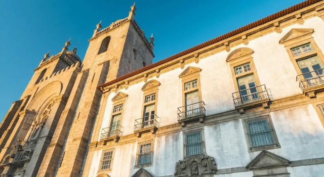 Charming 2-bedroom Apartment in Porto