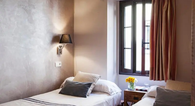 Номер Standard с балконом AinB Las Ramblas-Guardia Apartments