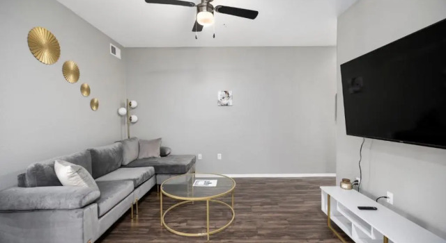 Luxury Mountain View 2BR with balcony located in Scottsdale