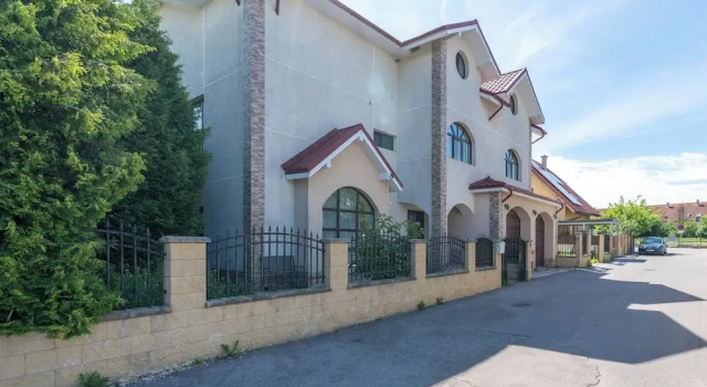 Faraway Aparthotel near Airport, Rezervovat Hotel Goettlesbrunn-Arbesthal Rakousko
