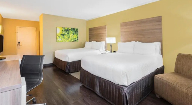 Четырёхместный номер Standard Wyndham Garden Washington DC North