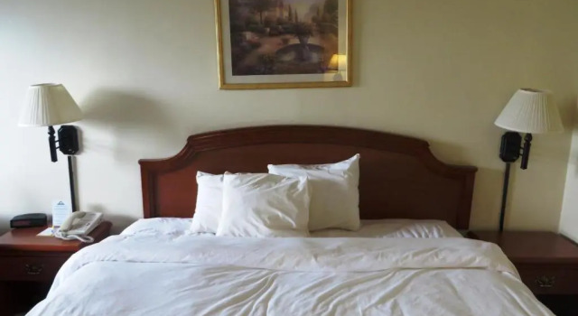 Номер Standard Days Inn by Wyndham Plainfield