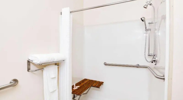 Трёхместный номер Standard SureStay Hotel by Best Western Christiansburg Blacksburg