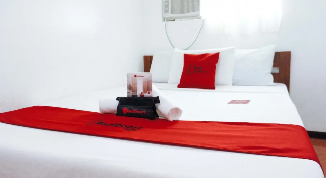 Axis Pension Hotel by RedDoorz, Varaa Hotelli Lapu-Lapu City 