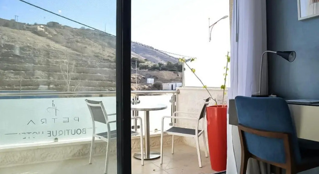 Двухместный номер Deluxe с балконом Petra Boutique Hotel