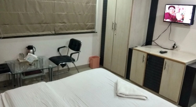 JK Rooms 122 Shaheen Lodging & Boarding, Забронировать Отель Отели штата Махараштры с завтраком, Завтраки