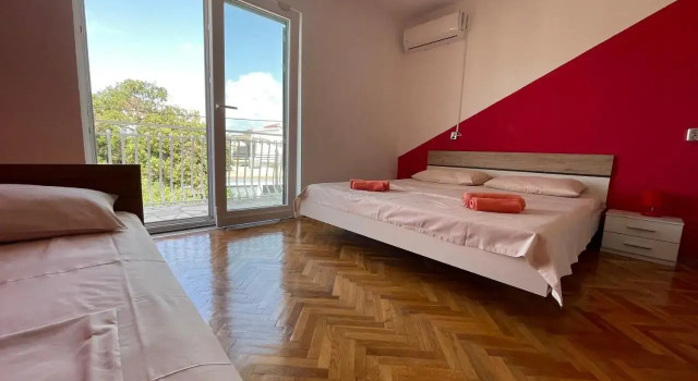 Apartment Jelena, Rezerwuj Apartament Hotele w Split-Dalmatia County z parkingiem, Parking
