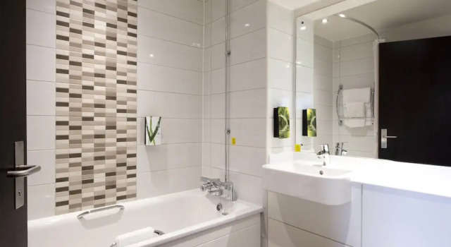 Трёхместный семейный номер Standard Premier Inn Christchurch West