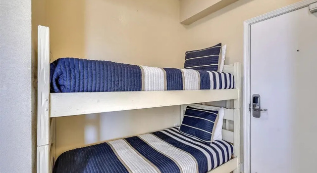 Tidewater Resort 2918-1 Bedroom/1Bath+Bunks. Corner Balcony, Great View! Updated & Clean! 1 Condo by RedAwning, Book Ferieresort Panama City Beach Panhandle Florida