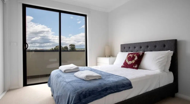 Captivating Large 4br@narre Warren, Book Villa  
