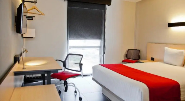 Двухместный номер Standard с красивым видом из окна City Express by Marriott La Paz