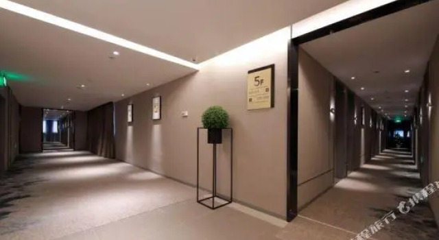 Люкс Home Inn Selected (Nanjing Xinjiekou Metro Station)