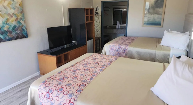 Четырёхместный номер Standard Discovery Inn Lafayette Airport I-10