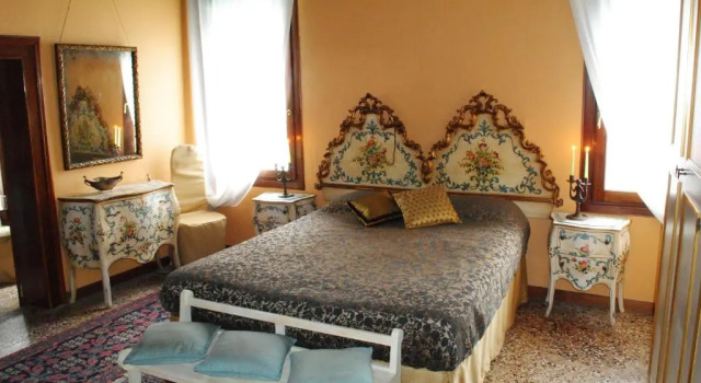Люкс с красивым видом из окна Palazzo San Firmino Historic Palace all Suite Canal View