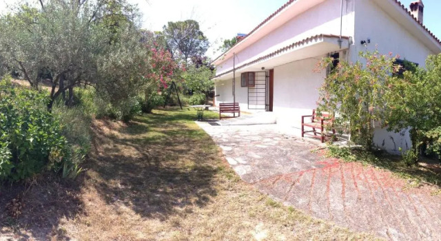 Коттедж Secluded 1.8 acre garden Villa, for exclusive use with Stunning Views