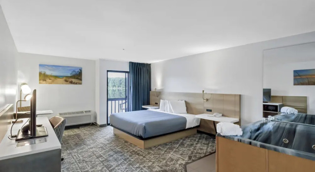 Двухместный номер Standard с балконом и с видом на озеро Waterbird Lakeside Inn