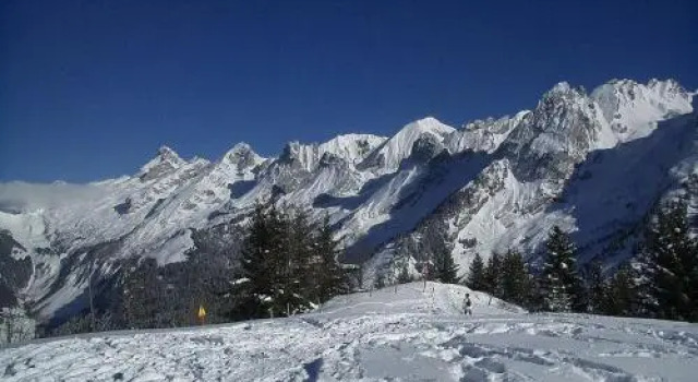 House Chalet savoyard - simplicité, pistes, calme et vue (bat215), Забронировать Шале Виллы Овернь-Рона-Альпы, Вилла