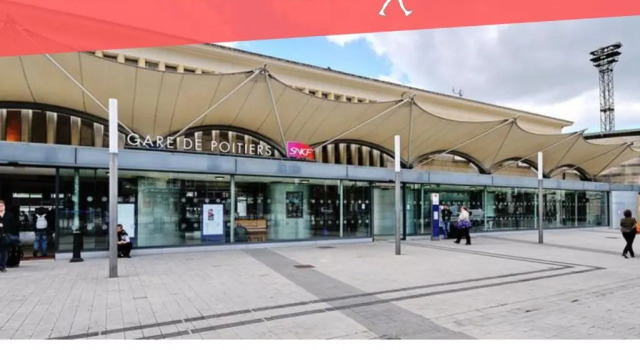 Четырёхместный номер Comfort Chambres Poitiers Centre Ville - Salle de Bain, Réfrigérateur, TV et machine à café privatifs - Cuisine commune - Terrasse - Hôtel de ville à 200m
