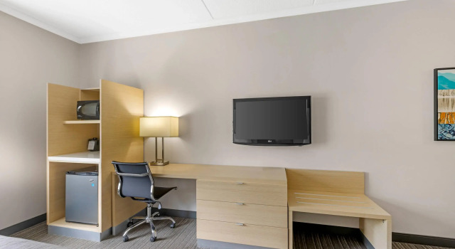 Четырёхместный номер Standard Quality Inn & Suites Oakville-Mississauga