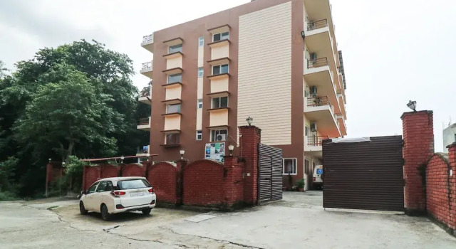 Oyo 49582 Jhanvi Yoga Dham, Rezervovat Hotel Rāiwāla Uttarakhand