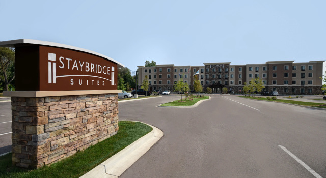 Staybridge Suites Holland by IHG, Rezerwuj Hotel Hotele w Holland z basenem, Basen