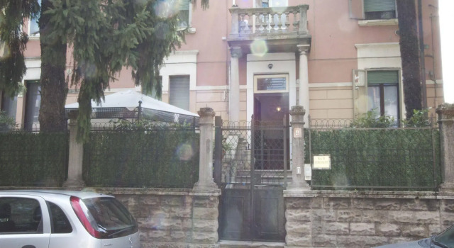 B&B Fiore di Roby, Забронировать Отель «постель и завтрак» Отели Вероны с парковкой, рядом с Филармонический театр Вероны, Парковка