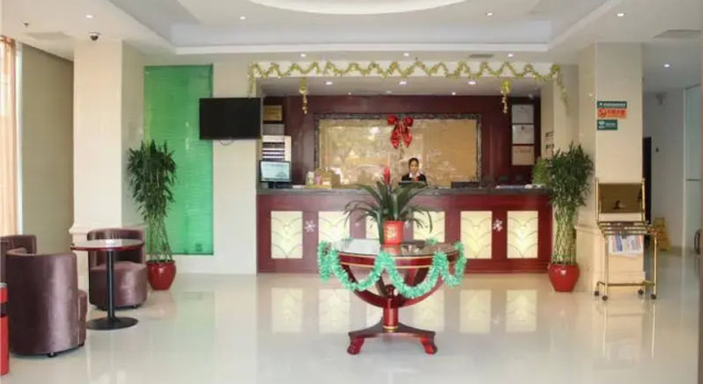 GreenTree Inn Guangzhou Baiyun West Huangshi Road Express Hotel, Boek Hotel Hotels in Guangdong met parkeren, Parkeren