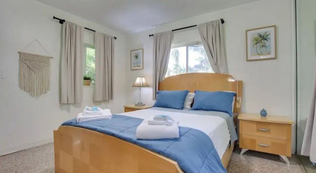 Walk to Ocean: Chic Deerfield Beach Cottage!, Rezerwuj Dom wakacyjny Deerfield Beach Floryda