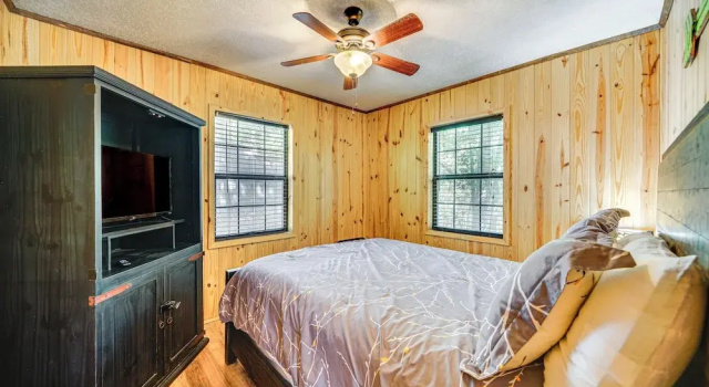 Broken Bow Cabin w/ Hot Tub + Game Room!, Boek Vakantiehuis Broken Bow Oklahoma
