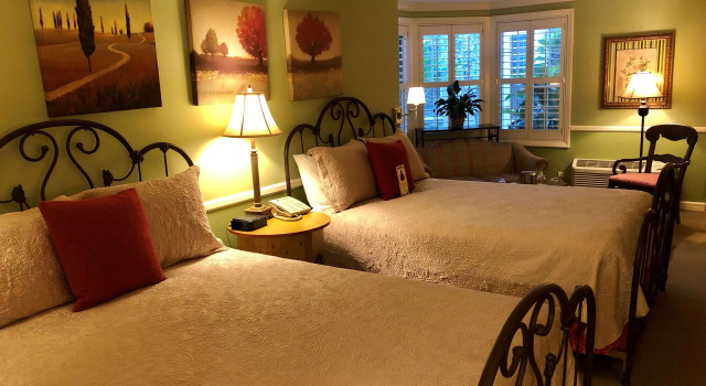 Apple Farm Inn, Забронировать Фермерский дом Сан-Луис-Обиспо San Luis Obispo County, рядом с Mission San Luis Obispo de Tolosa