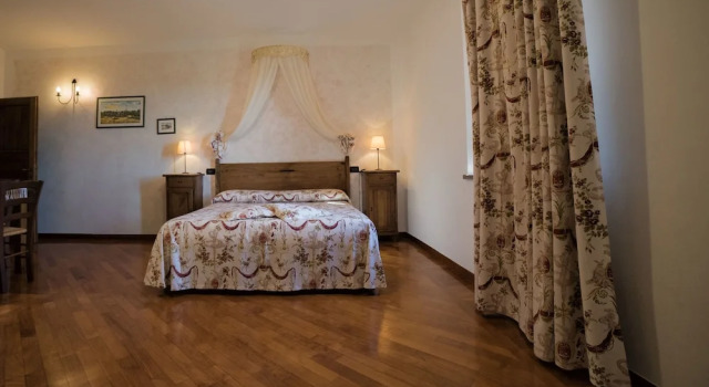 Agriturismo SantUberto, Забронировать Отель Отели Кастаньето-Кардуччи с парковкой, Парковка