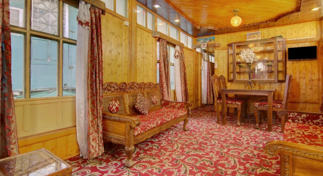 Oyo 6410 Amina Houseboat, Забронировать Отель Сринагар Jammu & Kashmir Ski