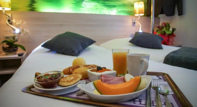 Трёхместный номер Standard Hôtel Inn Design & Restaurant Challans