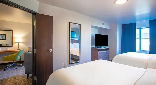 Шестиместный люкс с 2 комнатами Staybridge Suites - Sioux Falls Southwest by IHG