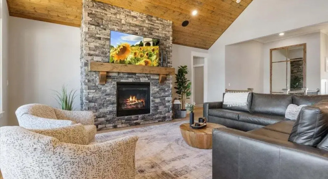 Accessible Lakeside Luxury at the 45mm w/ Private Dock, Sunset Views & More