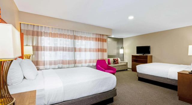 Четырёхместный номер Executive La Quinta by Wyndham Seattle Federal Way