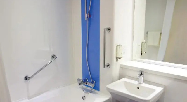 Номер Standard Travelodge Aberdeen Airport
