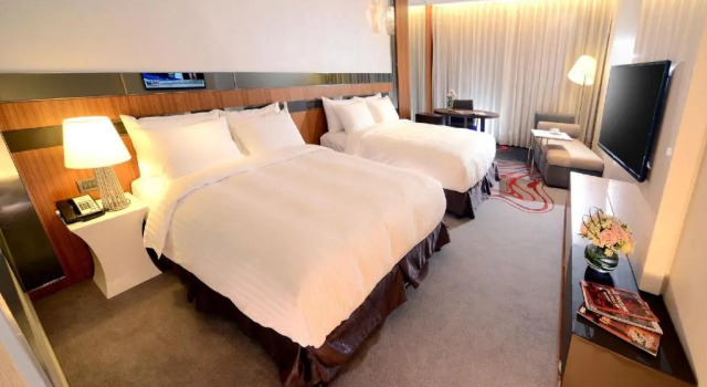 Четырёхместный номер Standard FleurLis Hotel