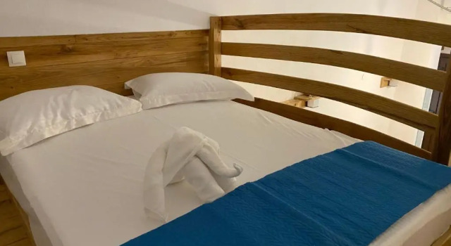Pinelopi’s House, Book Hotel  