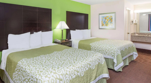 Четырёхместный номер Standard Days Inn by Wyndham Calvert City - Paducah East
