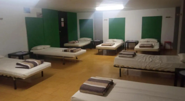 Кровать в общем номере Albergue El Peregrino