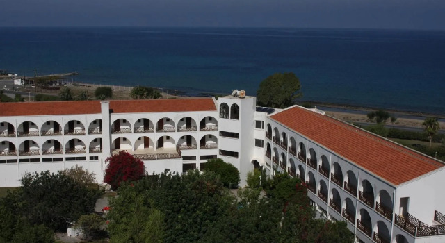 Club Guzelyali, Rezervați Hotel Girne 