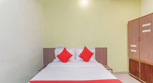 OYO 22817 Hotel Dream Line, Забронировать Отель Отели штата Махараштры 3 звезды, 3*