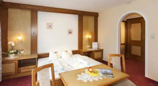 Sunnhusl, Rezervovat Hotel Hotely v Tyrolsko se snídaní, Snídaně